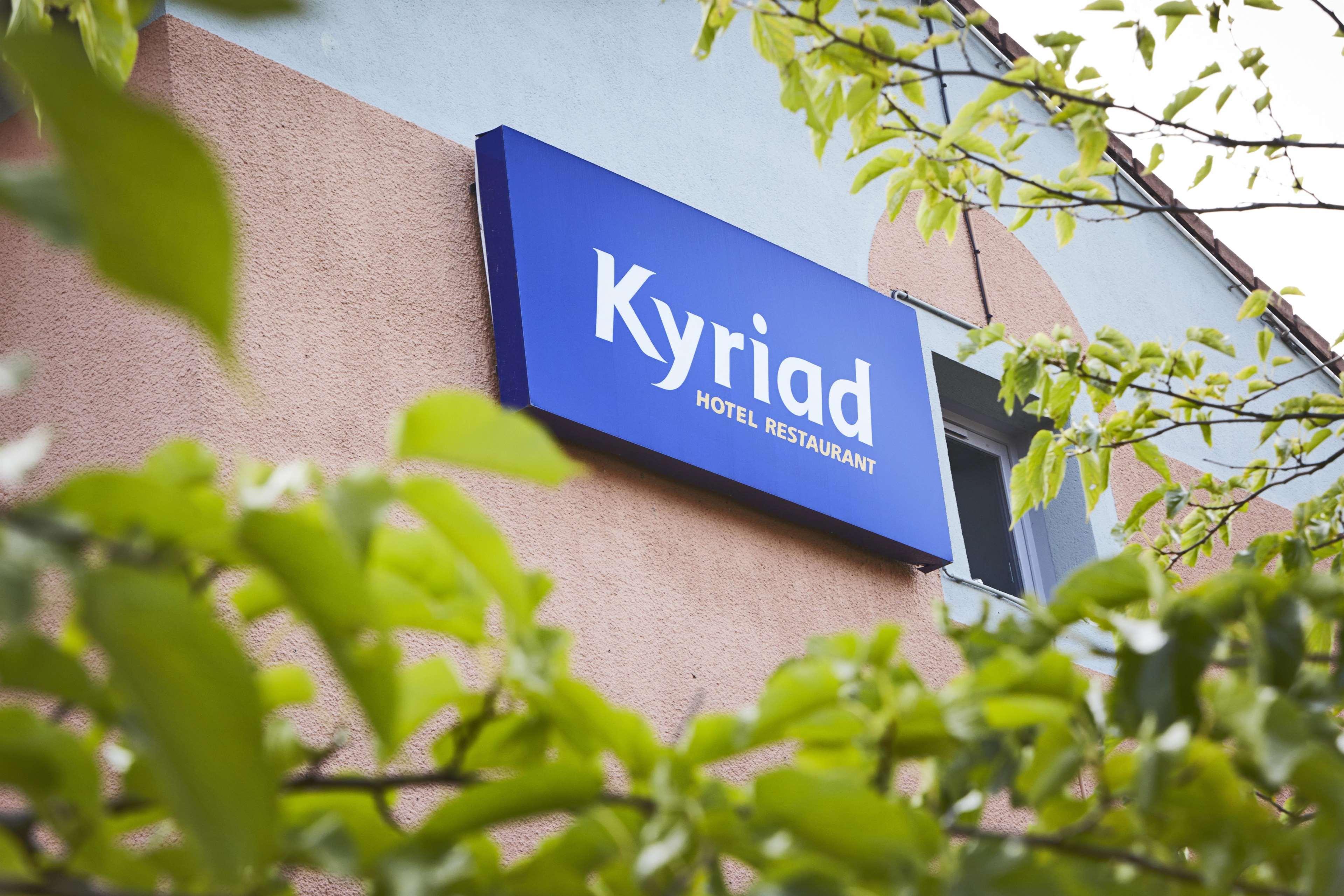 Kyriad Lyon Sud - Saint Genis Laval Exteriör bild