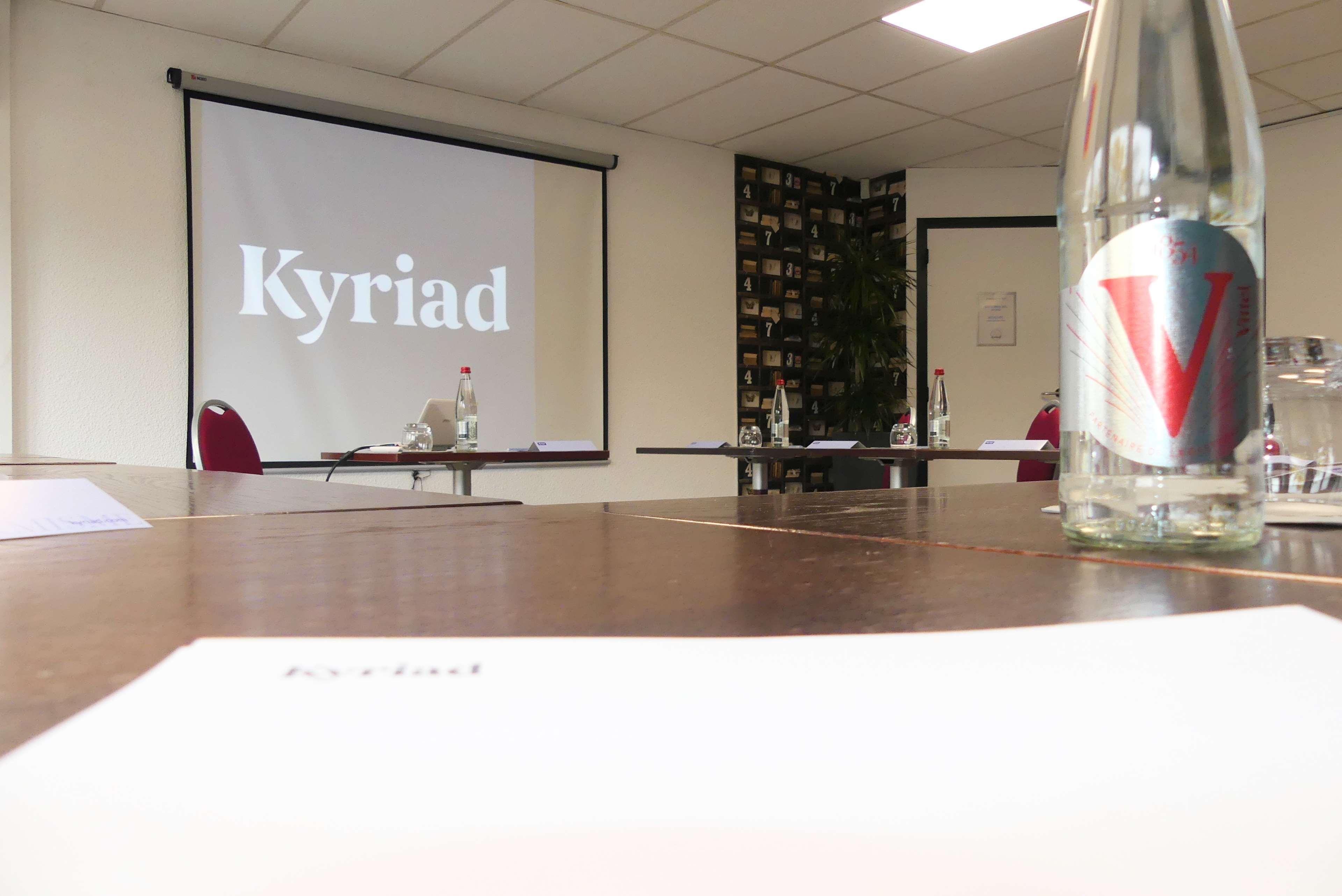 Kyriad Lyon Sud - Saint Genis Laval Exteriör bild